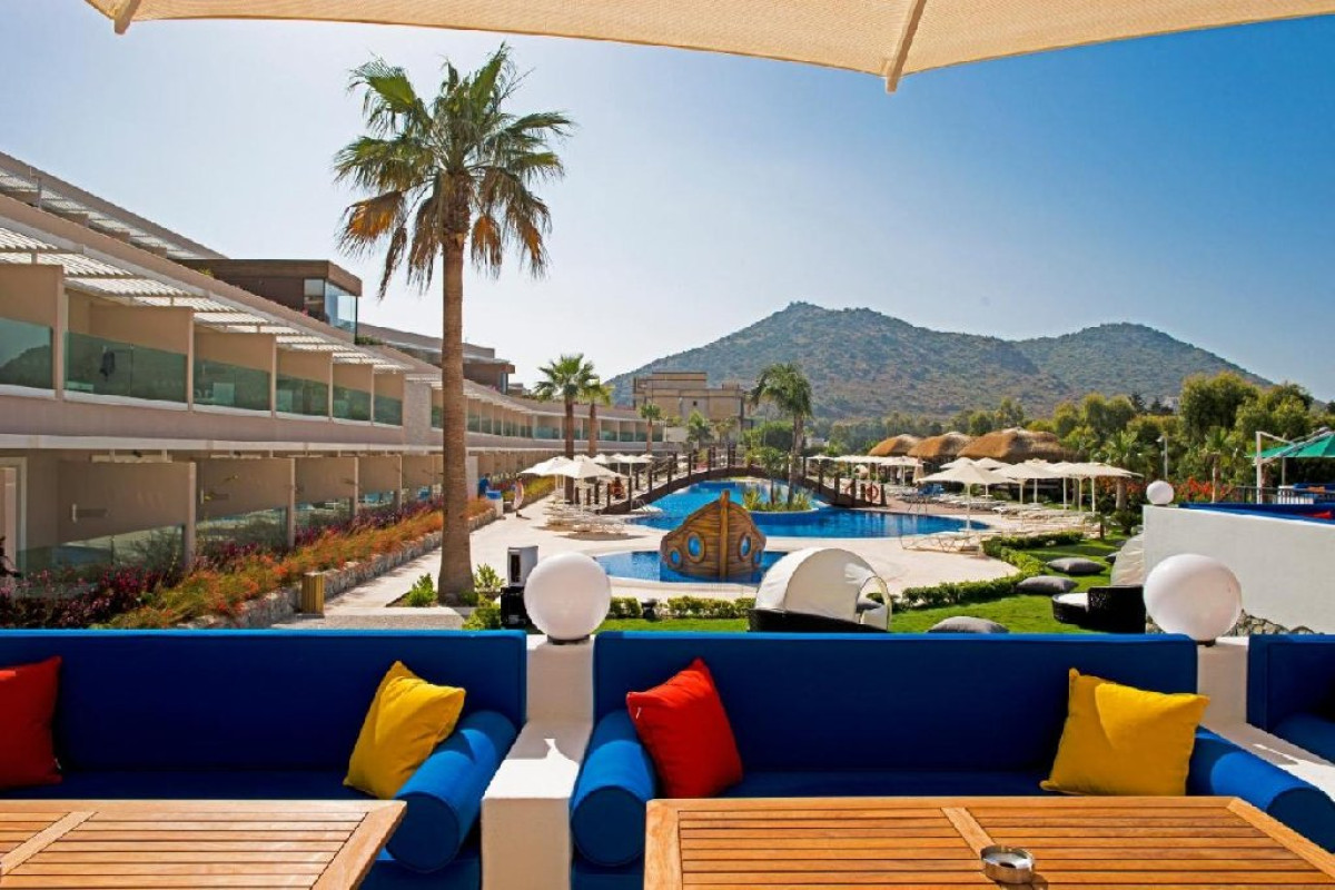BELLAZURE HOTEL