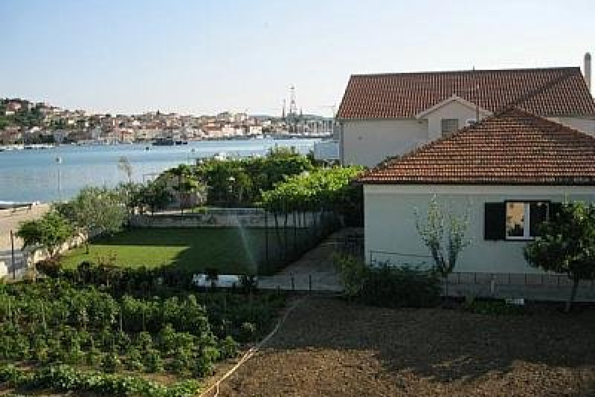 PETAR private house (Trogir)