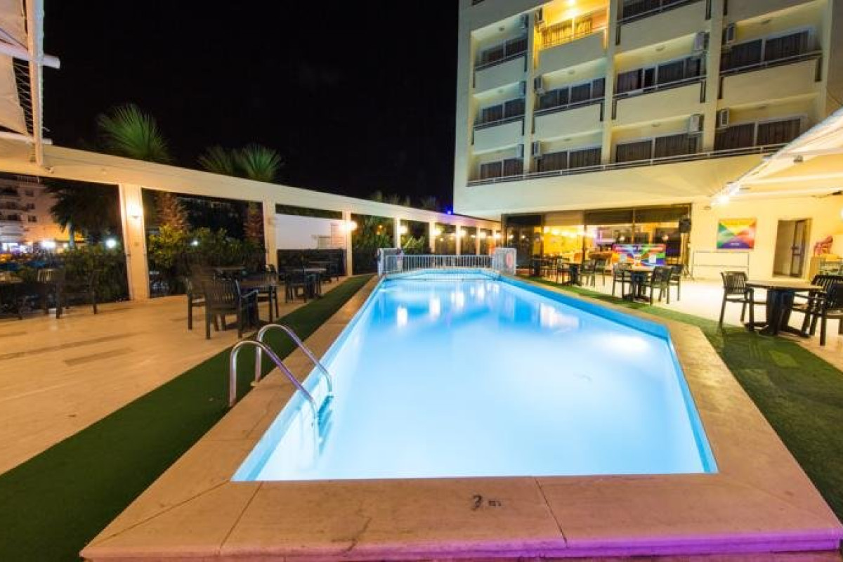TUNTAS BEACH HOTEL