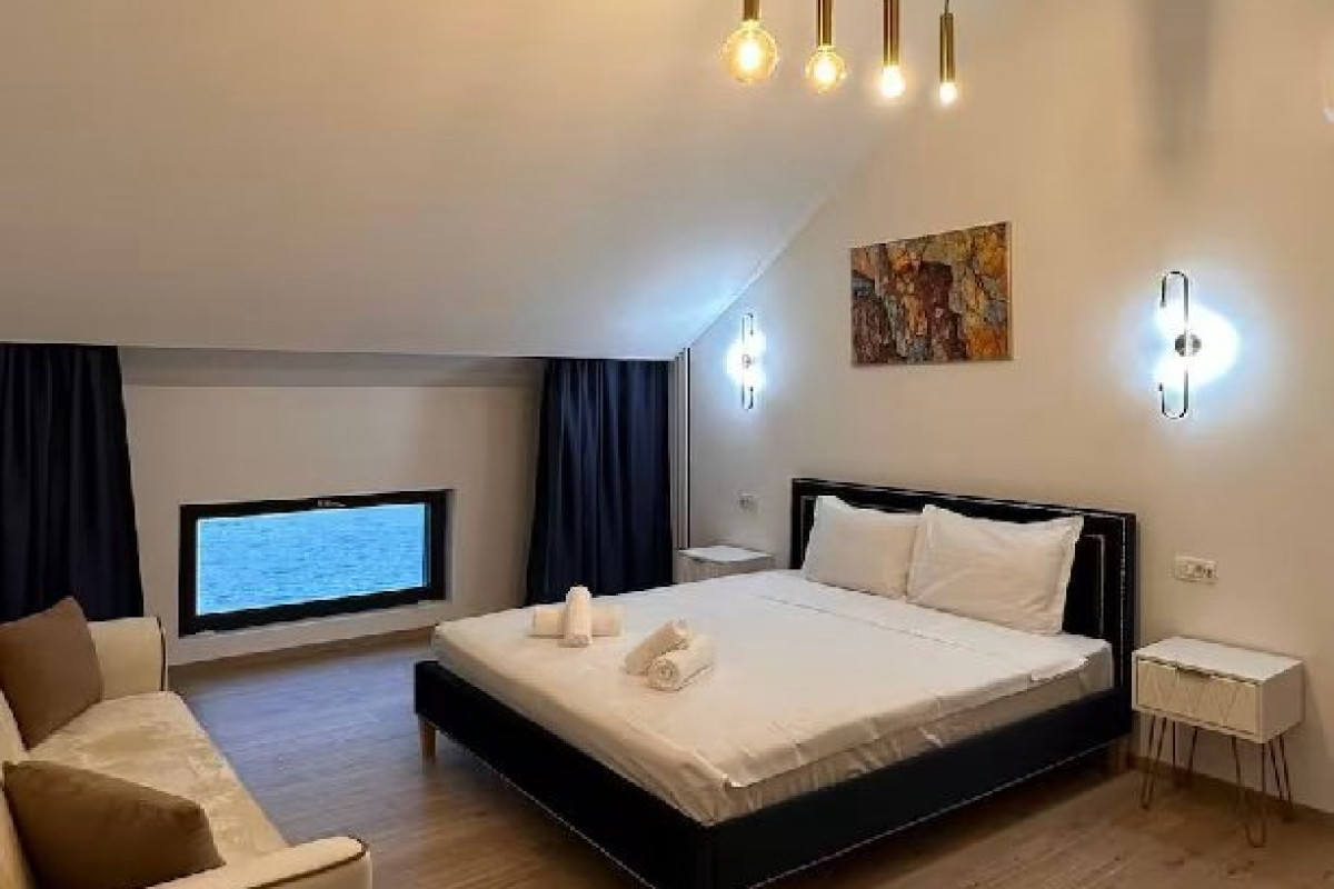 . Riviera 990 Ambasador Camere de inchiriat