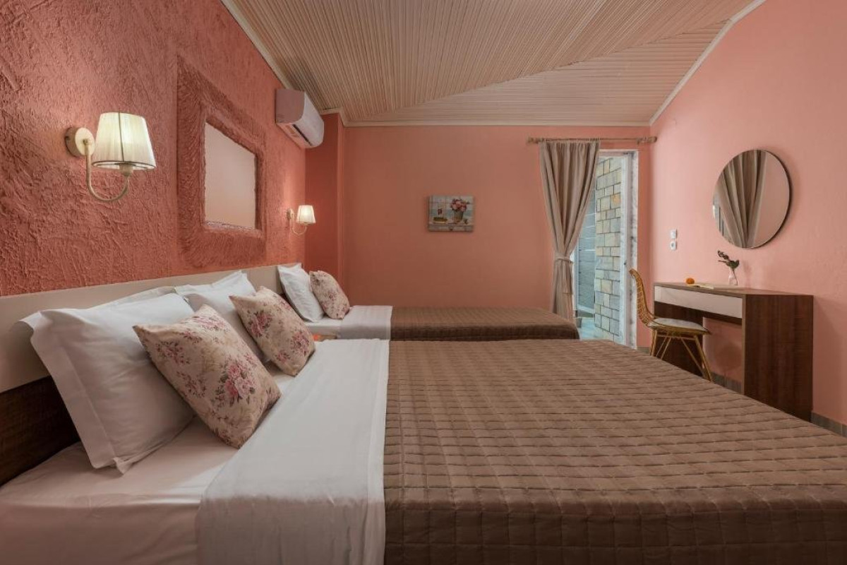 Ouzas Luxury Hotel