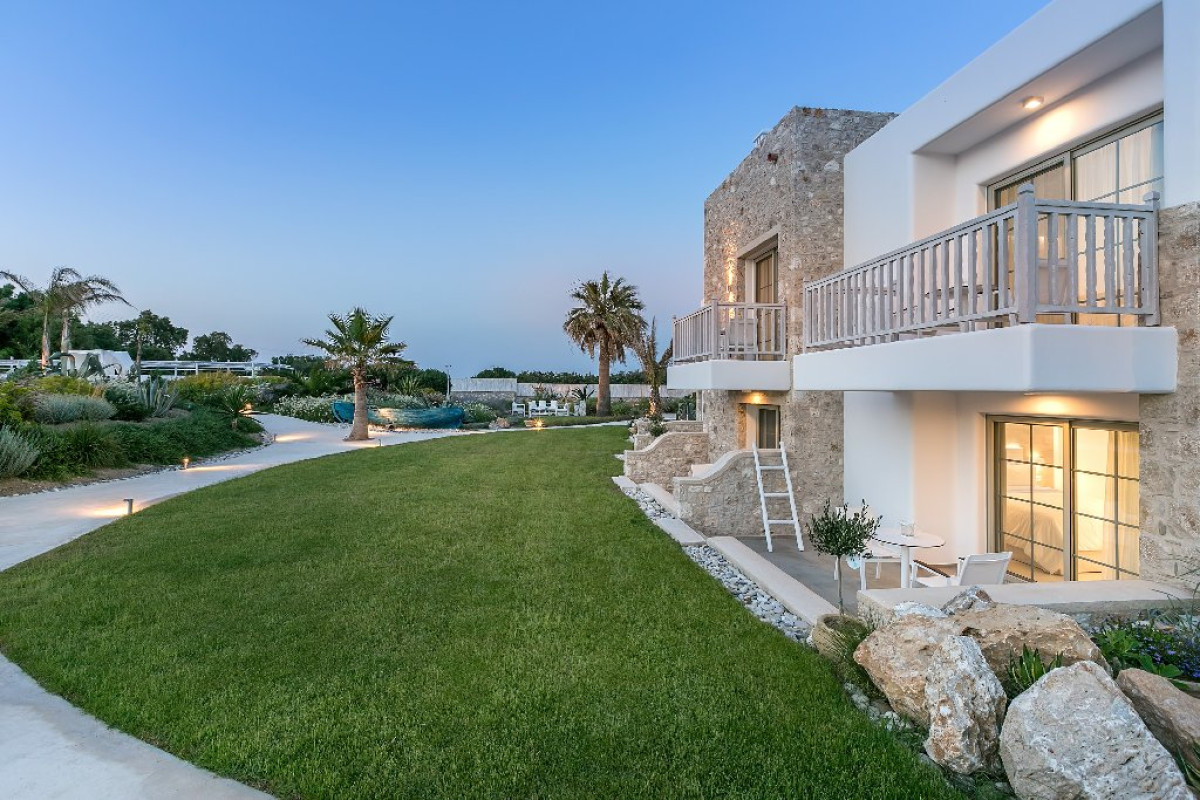 White Pearls Luxury Suites
