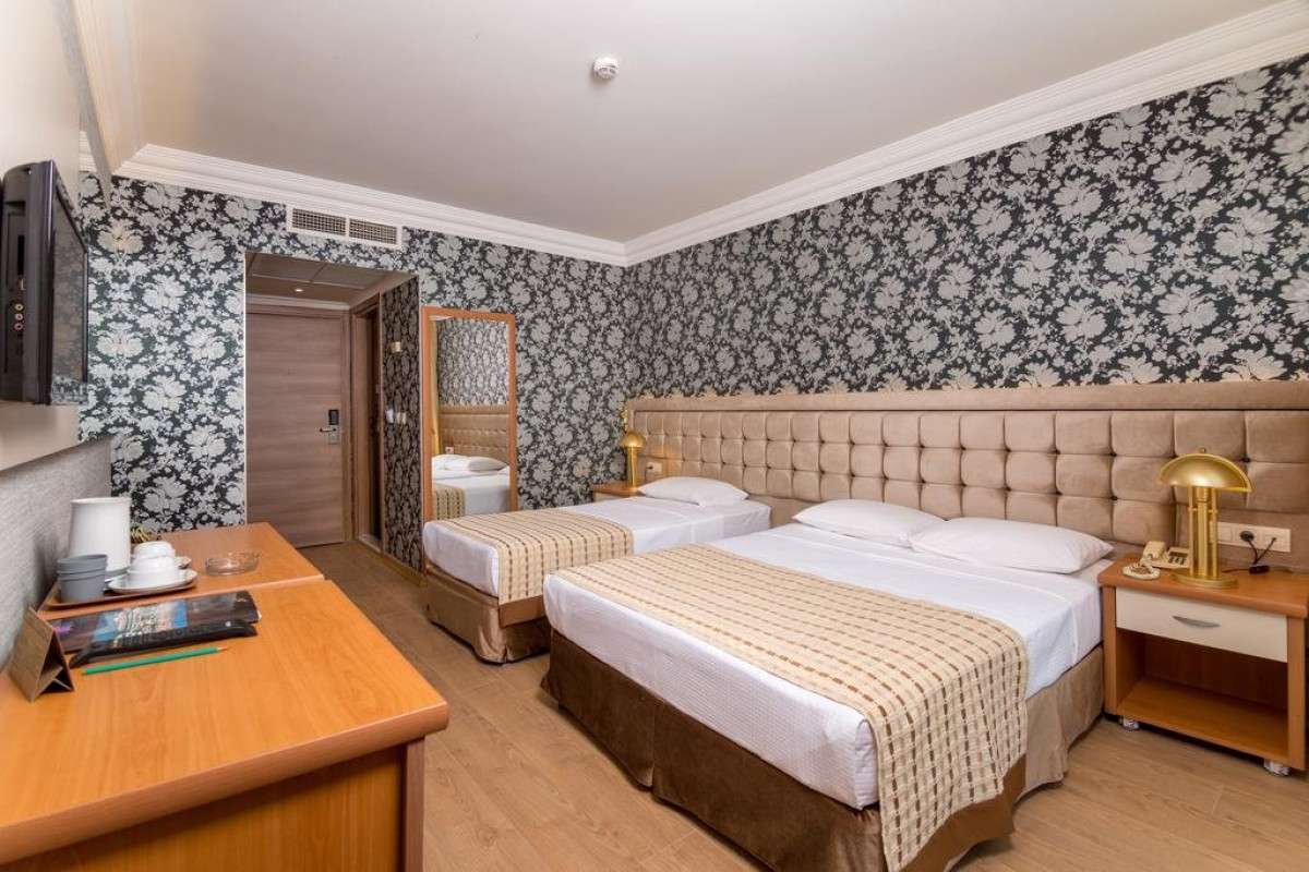 LETOILE BEACH HOTEL