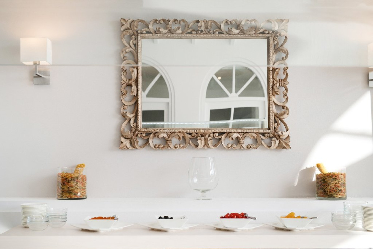 Mr and Mrs White Crete Boutique Lounge (K)