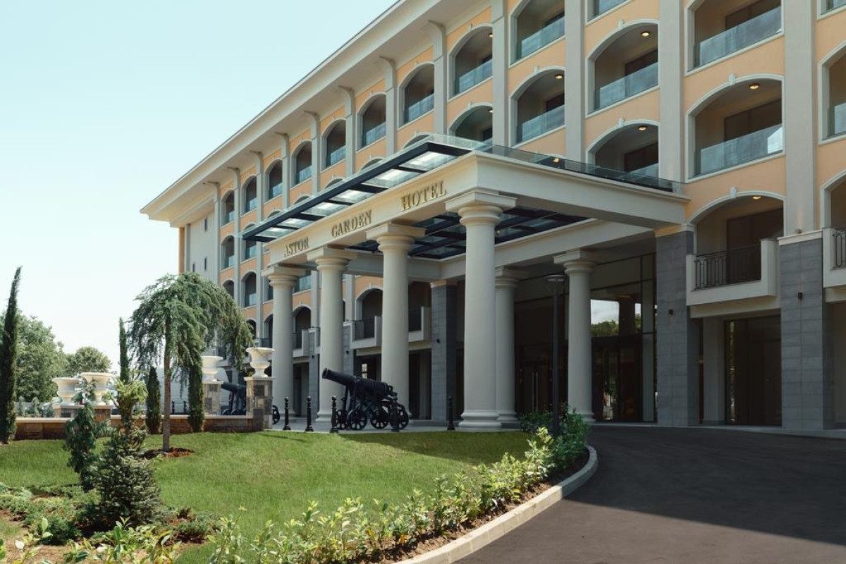 ASTOR GARDEN HOTEL