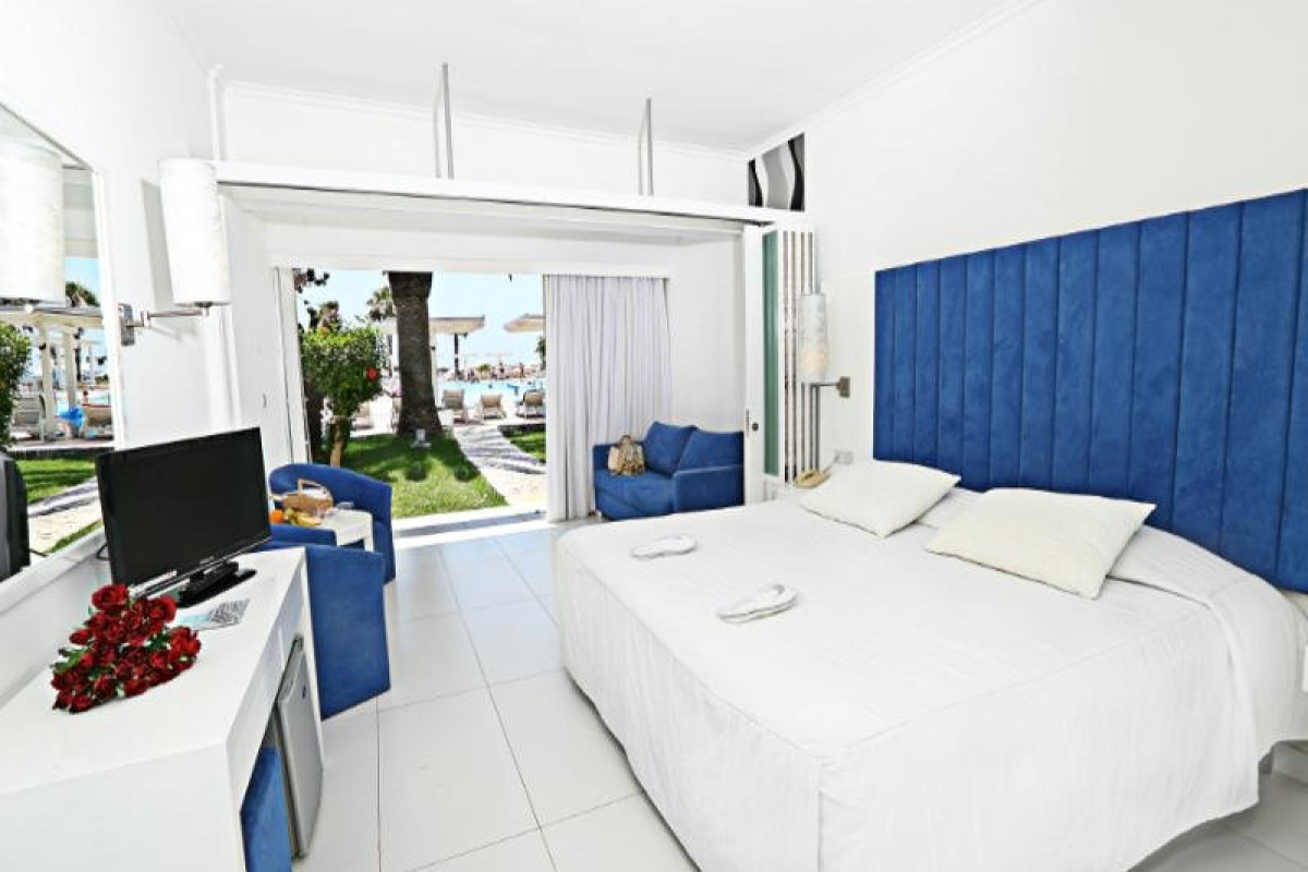 THE DOME BEACH HOTEL