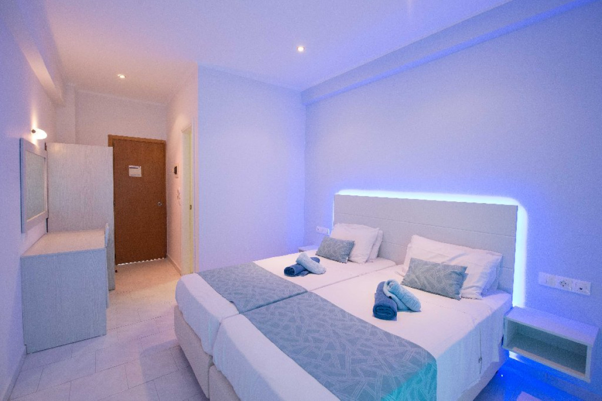 Silver Beach (Adults Only 16+) (Roda)