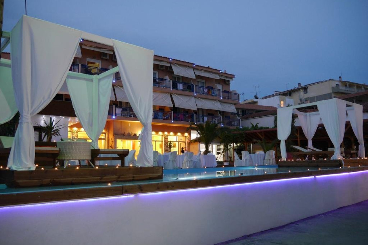 Kapahi Beach Hotel ( Pefkari)