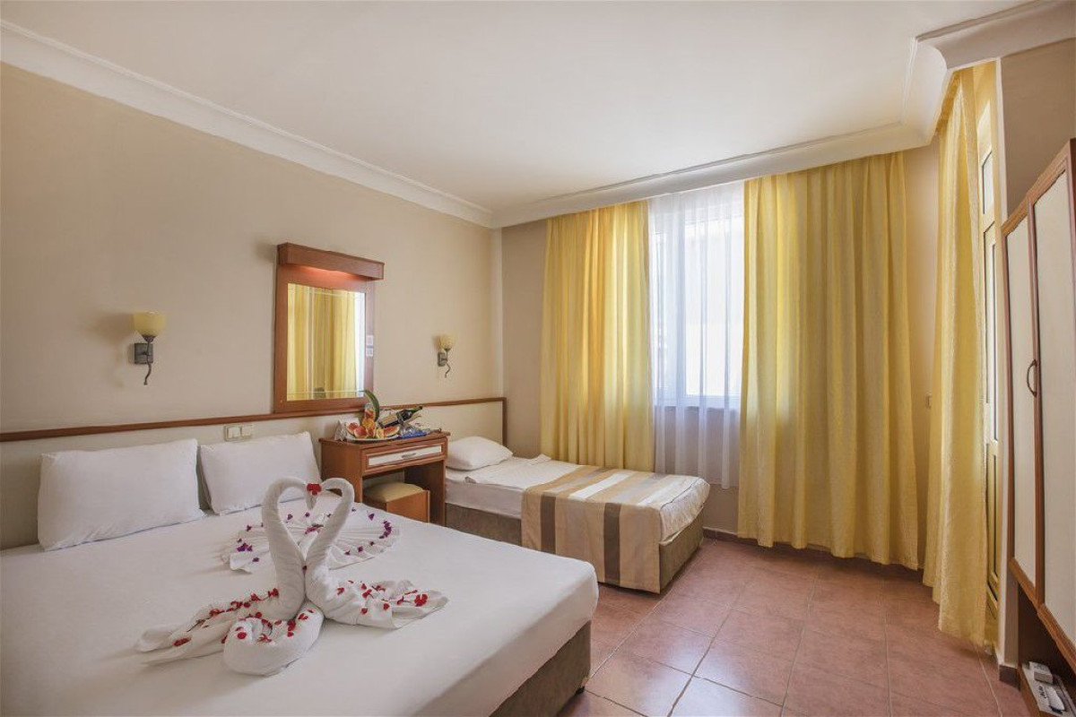 CLUB BIG BLUE SUITE HOTEL