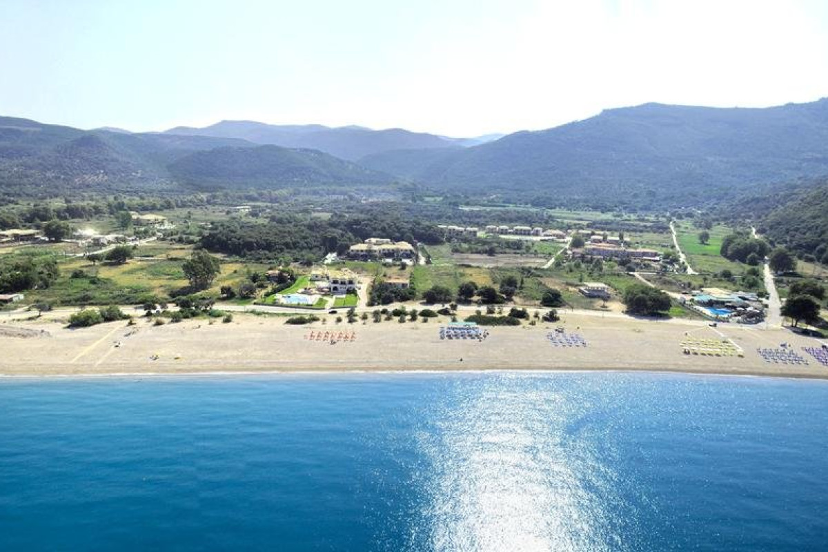 Perdika Resort (Karavostasi)