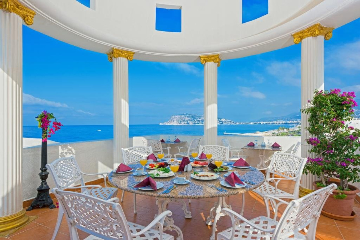 ANTIQUE ROMAN PALACE (+16 ADULT ONLY)