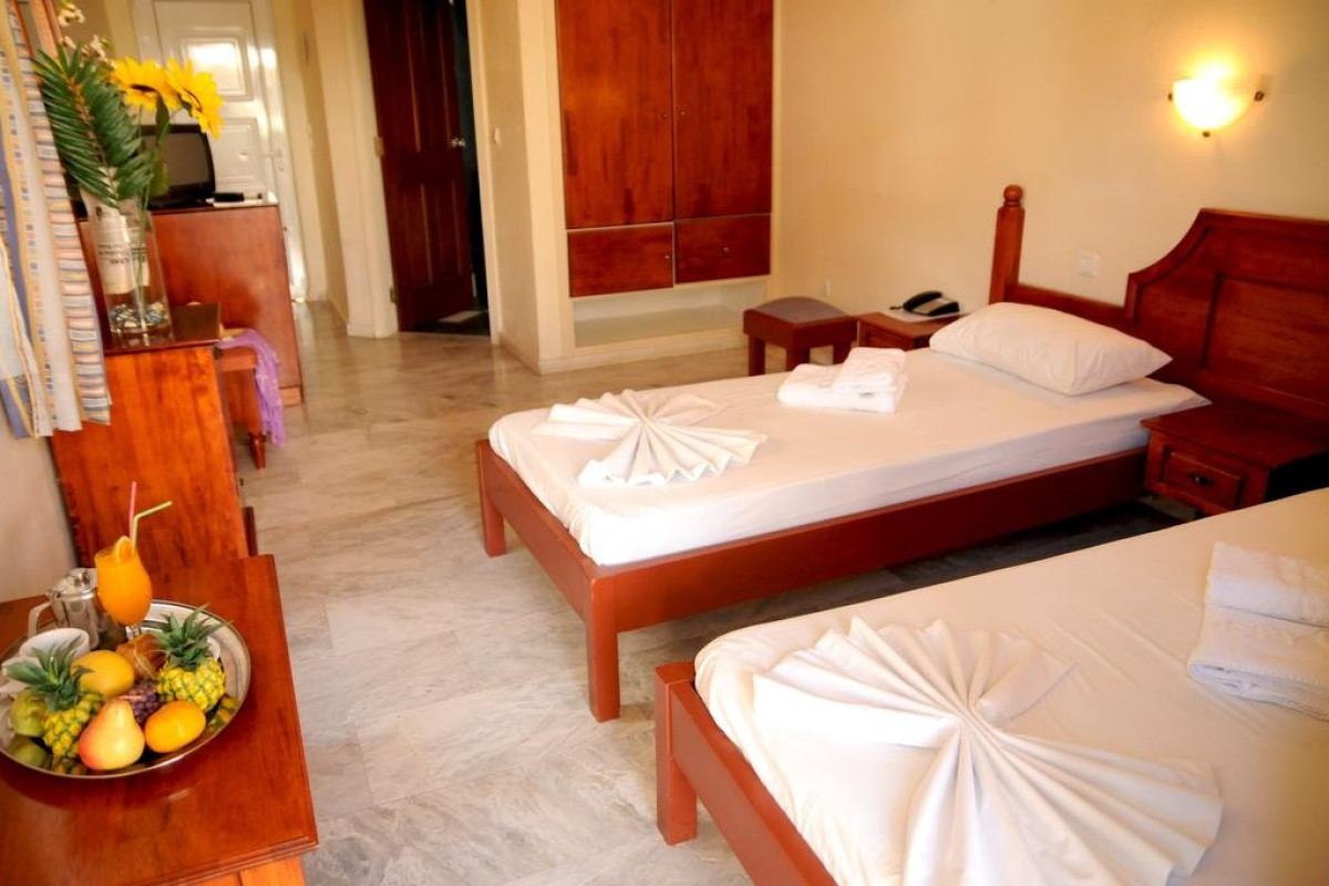 CHRISPY WORLD HOTEL (K)