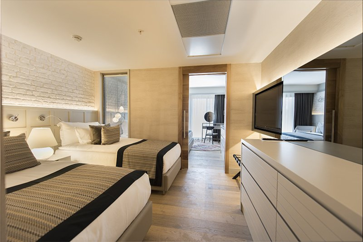 ACANTHUS CENNET BARUT COLLECTION