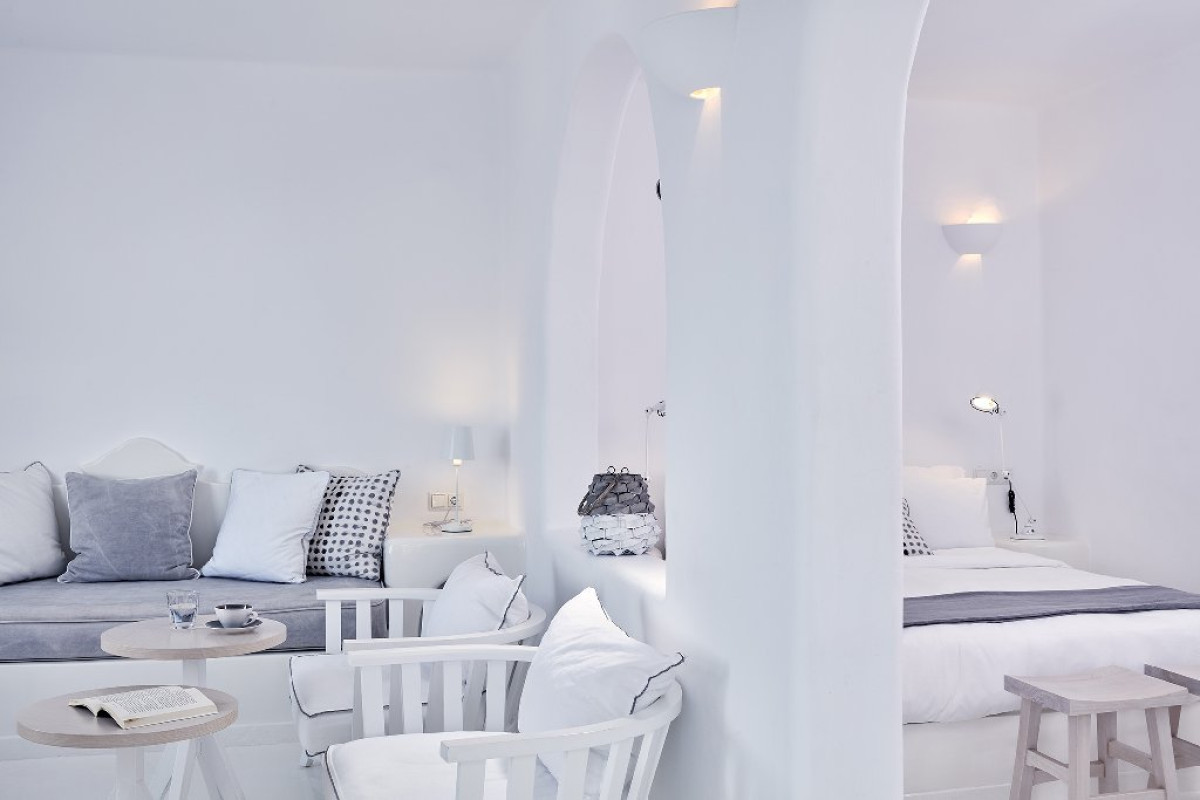 Cliffside Suites (Firostefani - Santorini)