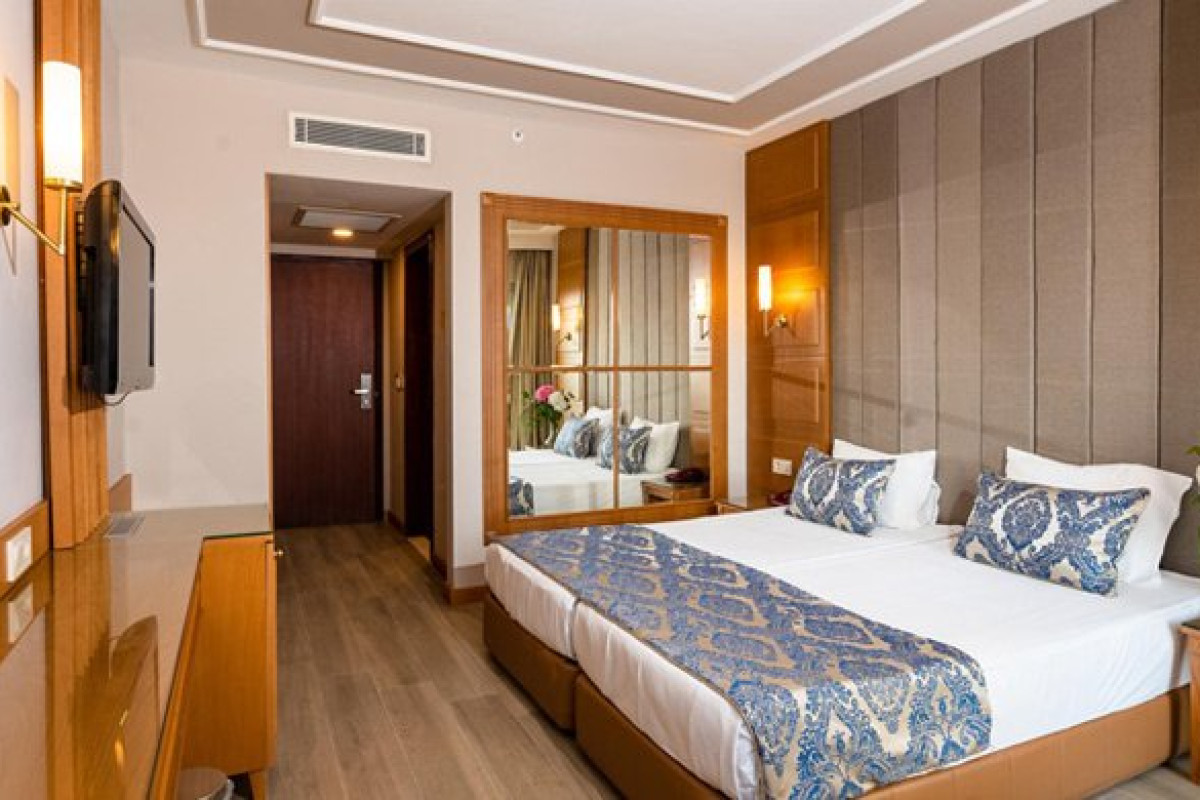ROYAL ATLANTIS BEACH