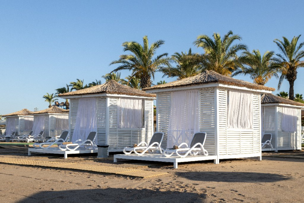 MIRACLE RESORT