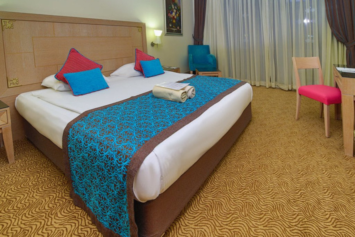 CRYSTAL DE LUXE RESORT
