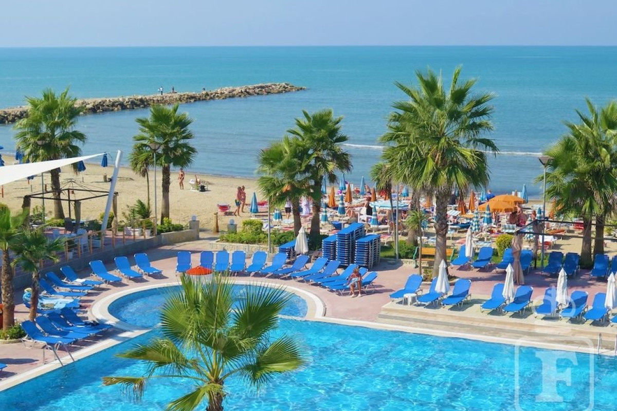 Fafa Premium Hotel (Golem)