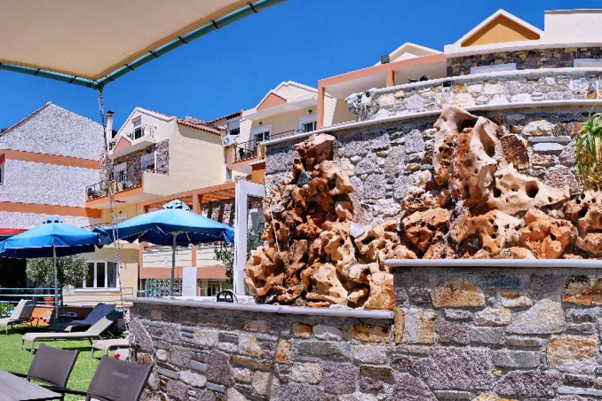 Vicky Hotel and Studios, Agios Isidoros Plomari