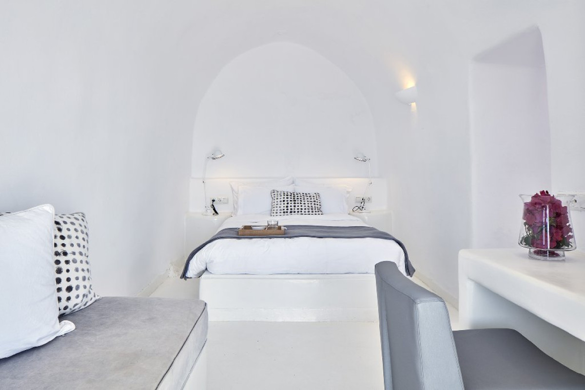 Cliffside Suites (Firostefani - Santorini)