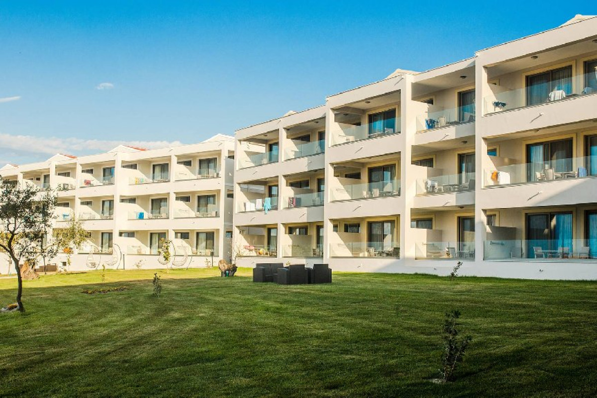 Robolla Beach Aparthotel (Corfu)