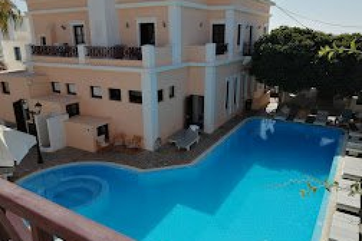 Veggera Hotel (Perissa Santorini)