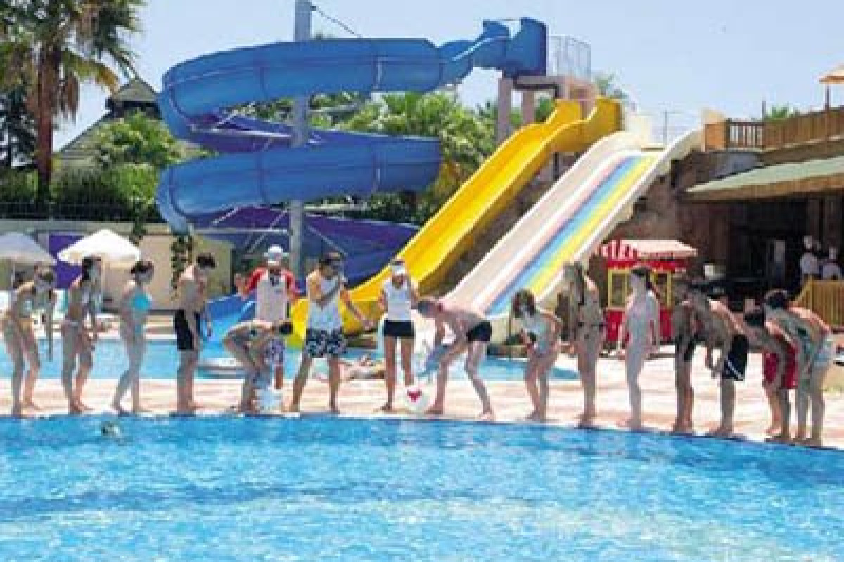 HOLIDAY GARDEN RESORT
