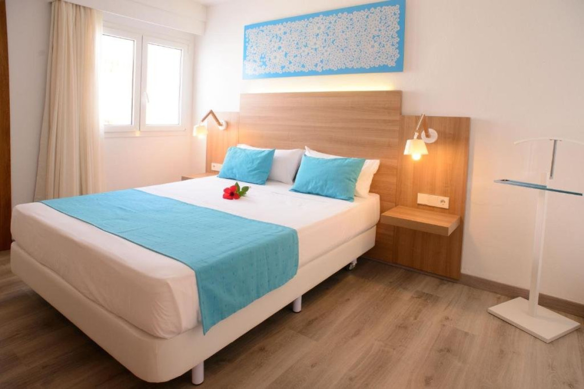 CALA LLENYA RESORT