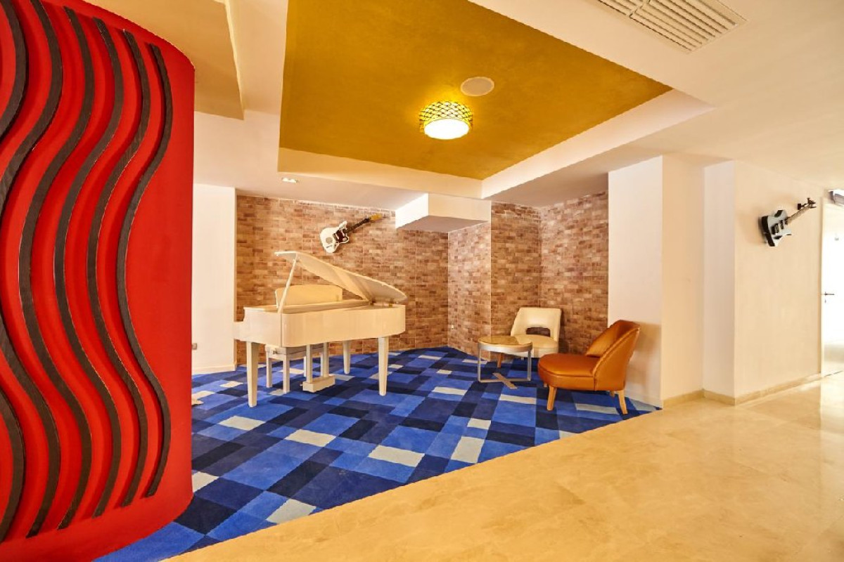 Indico Rock (Adults Only)
