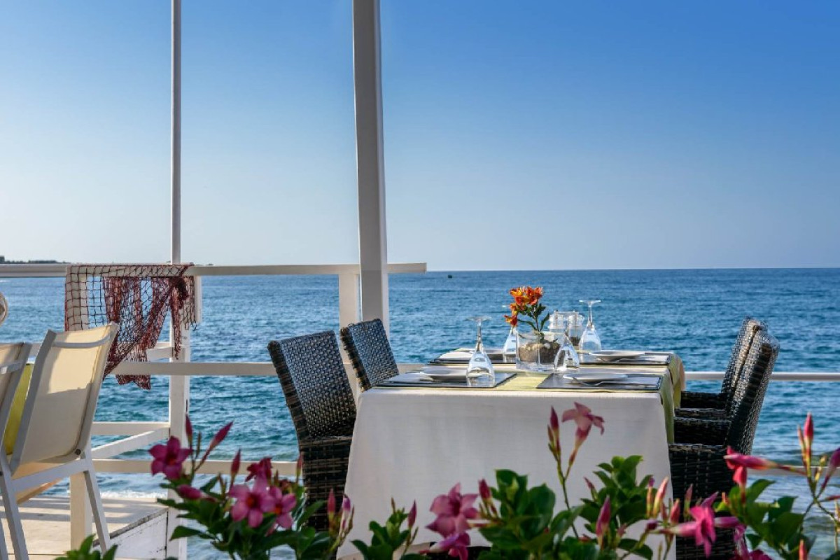 Alia Beach Hotel (Hersonisos)