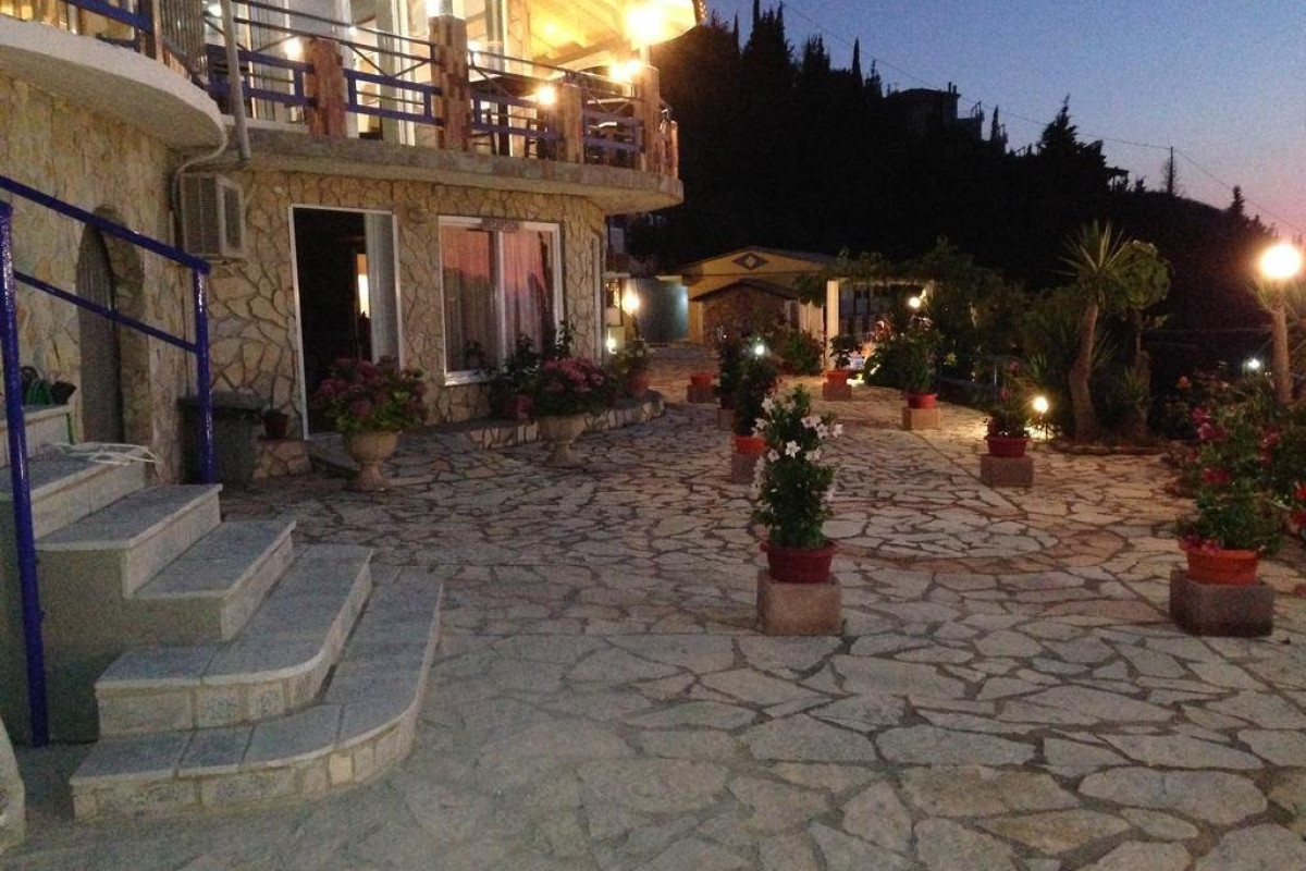 Politia Hotel (F)