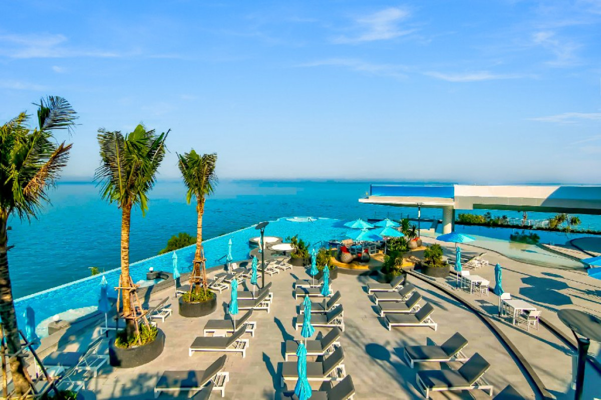 ROYAL CLIFF BEACH HOTEL