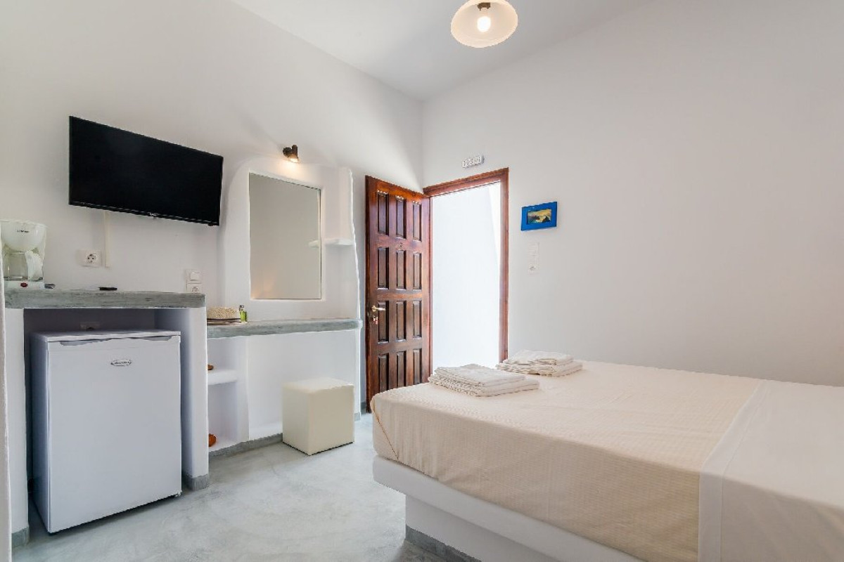 Takiss Rooms - Pollonia (Milos)