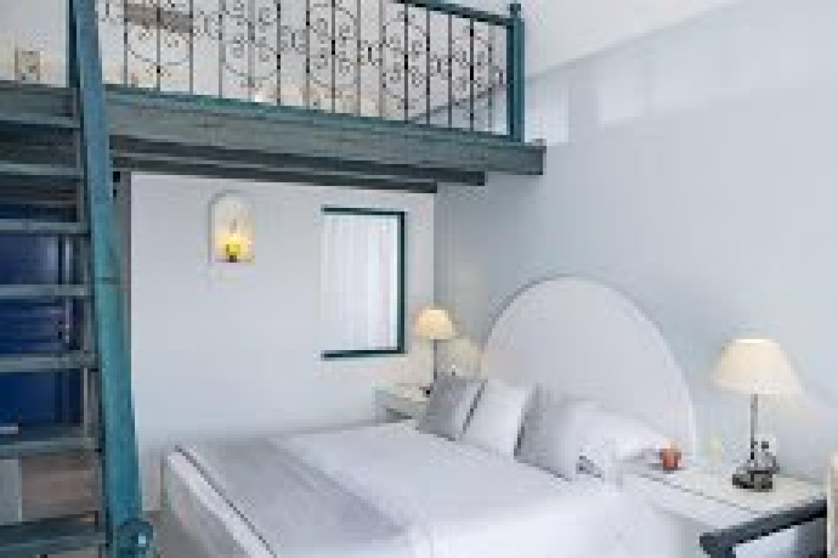 Veggera Hotel (Perissa Santorini)
