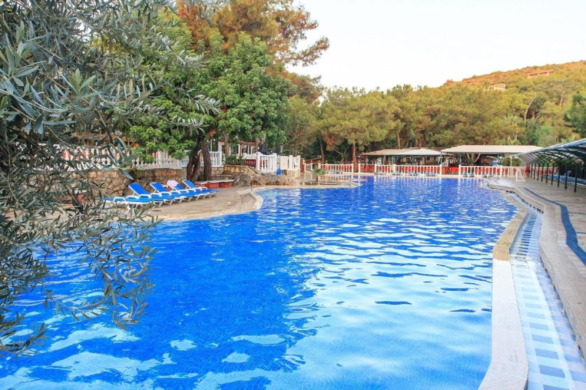 SENZA GARDEN HOLIDAY CLUB