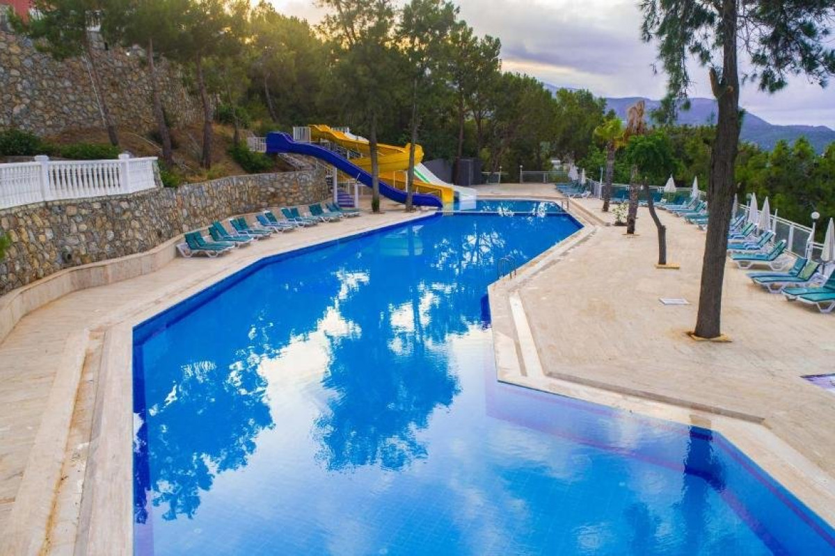 SENZA GARDEN HOLIDAY CLUB