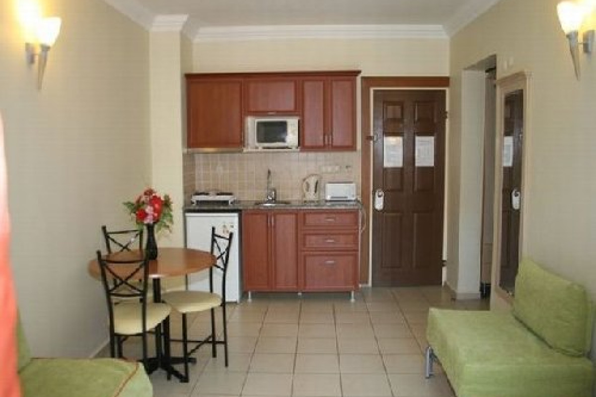 JULIAN CLUB HOTEL
