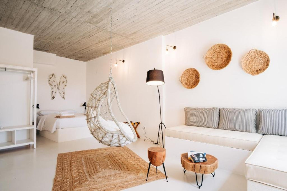 Mesanto Luxury Suites (Megalochori Santorini)