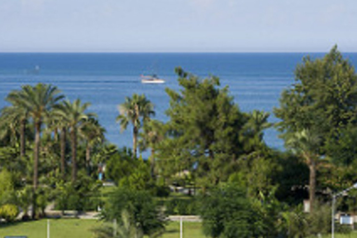 CRYSTAL DE LUXE RESORT