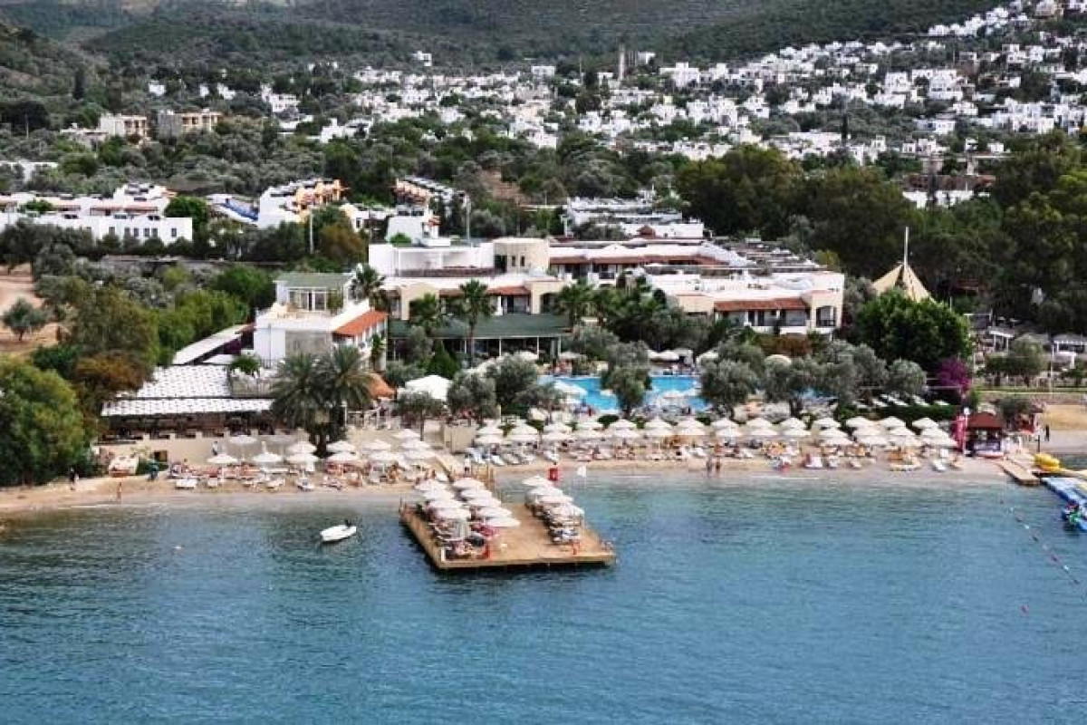 IZER BEACH CLUB HOTEL (Torba)
