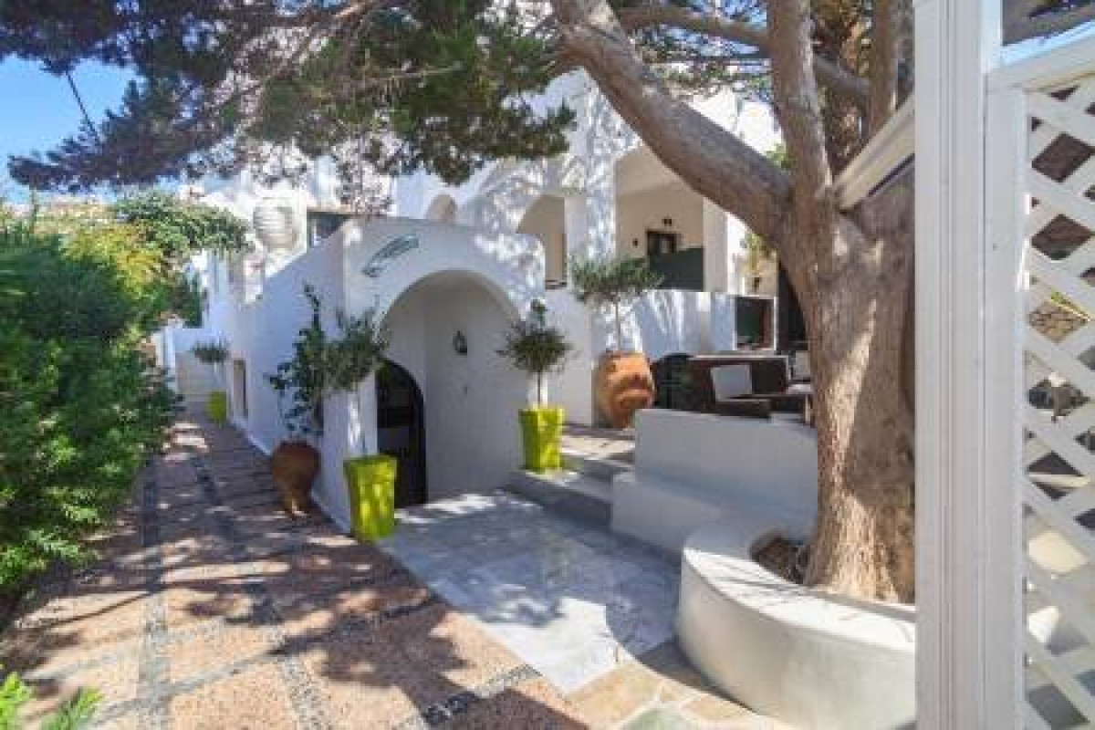Sellada Beach (Perissa - Santorini)