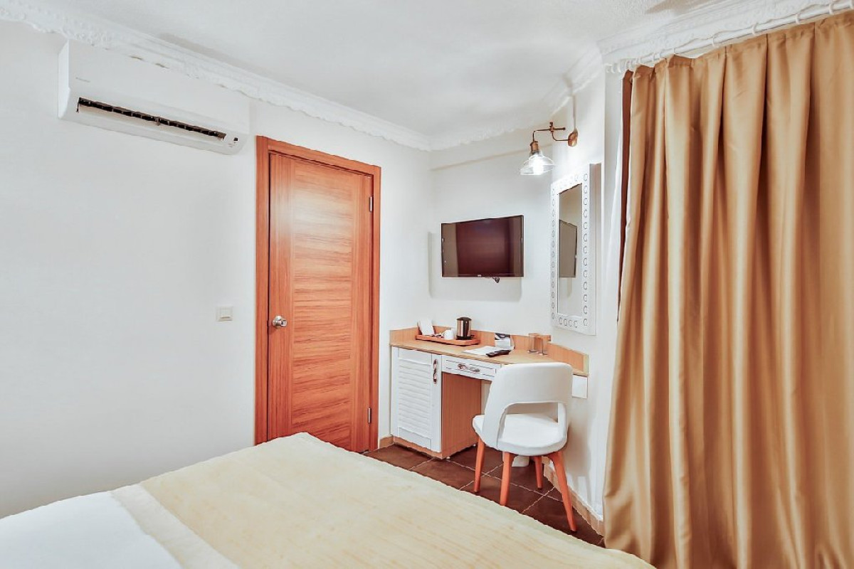 CRYSTAL CLUB WORLD OF COLOURS RESORT SPA
