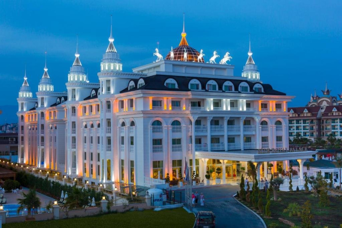 SIDE ROYAL PALACE
