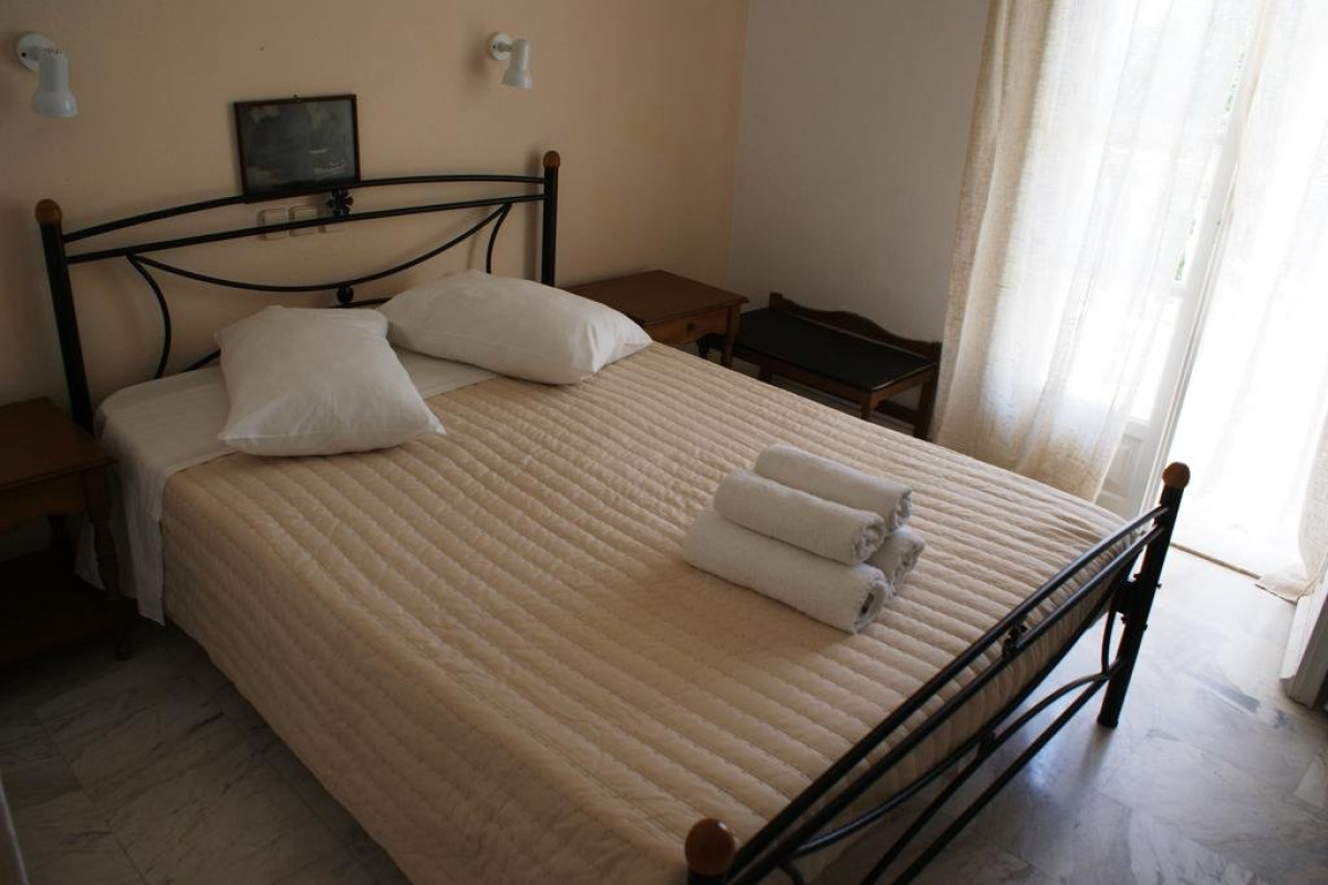 Alia (Kamari - Santorini)