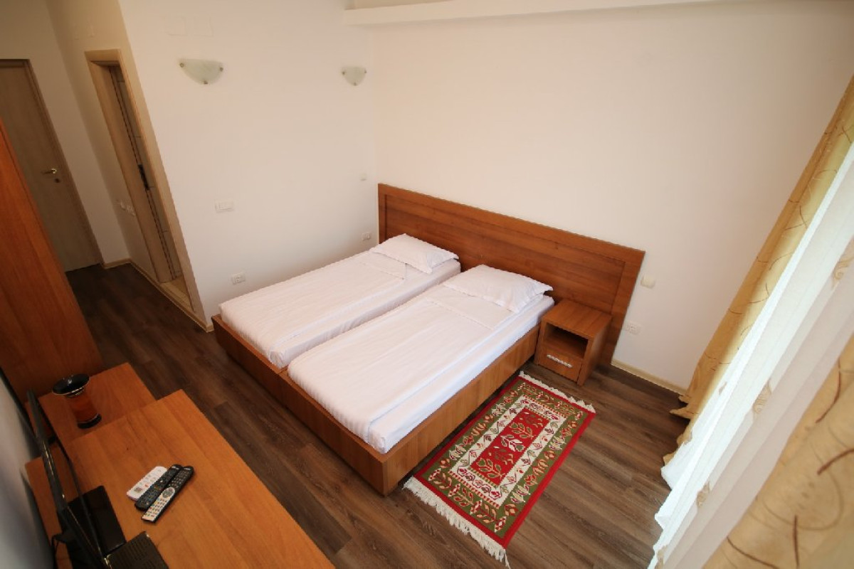 Paradise Delta House - Crisan