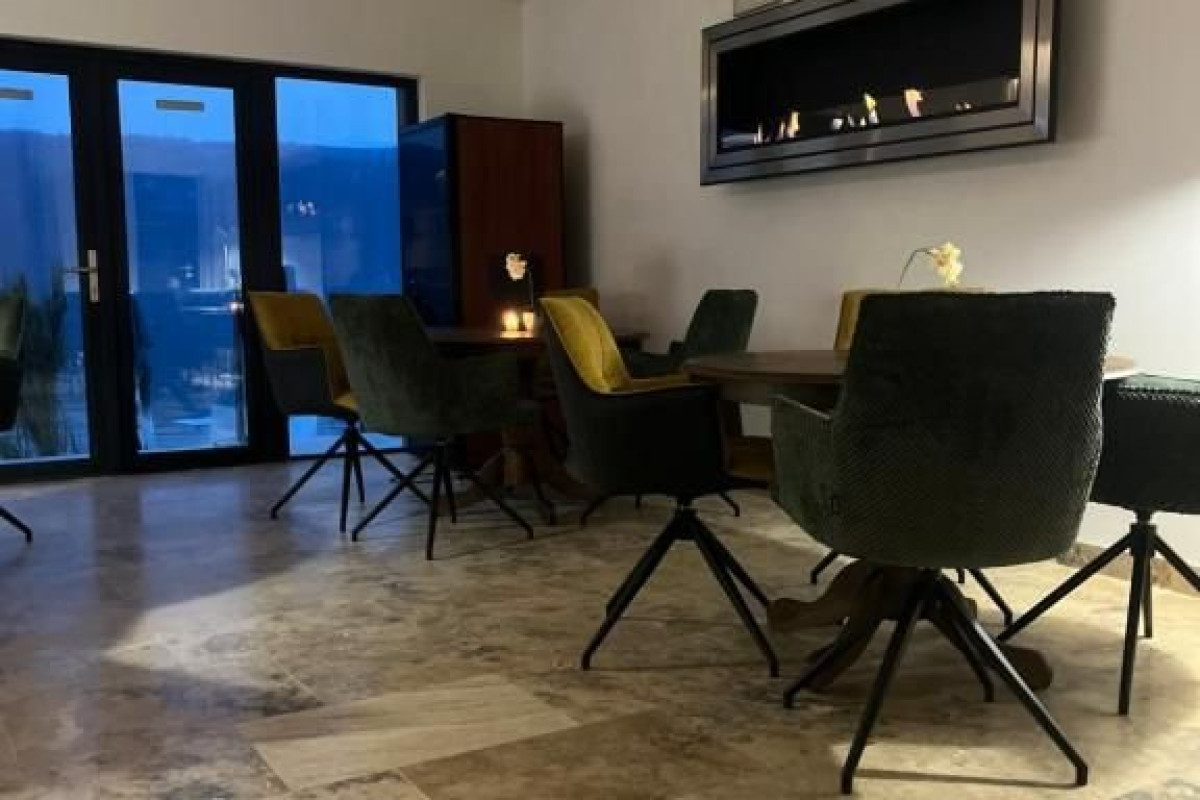 . Riviera 990 Ambasador Camere de inchiriat