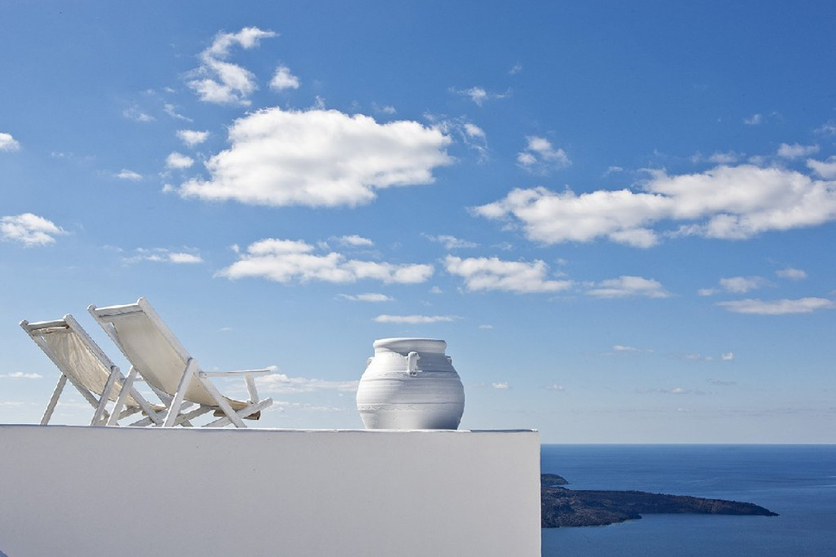 Cliffside Suites (Firostefani - Santorini)