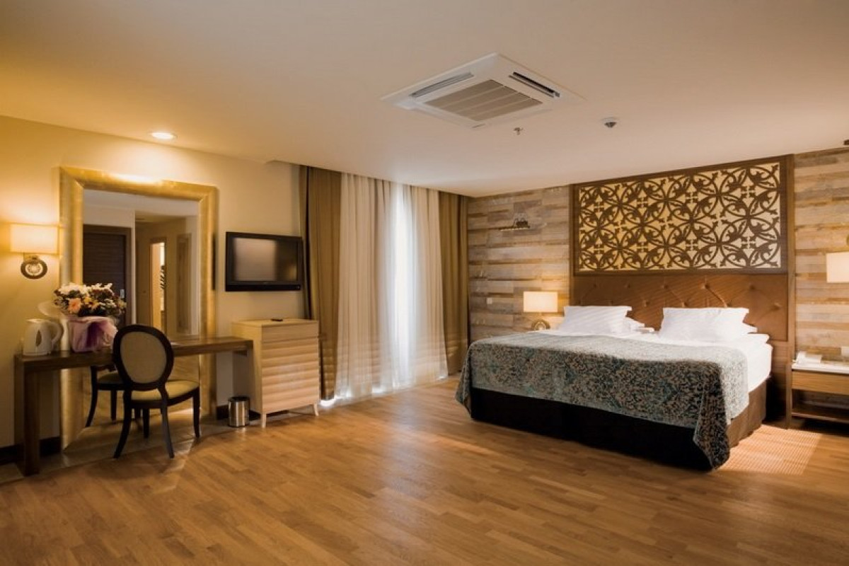 MELAS HOTEL LARA