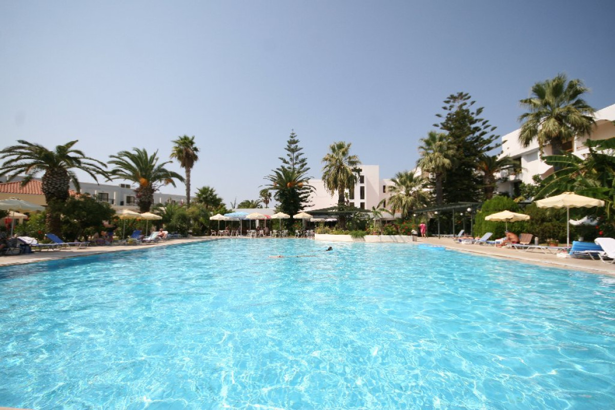 Tigaki Beach