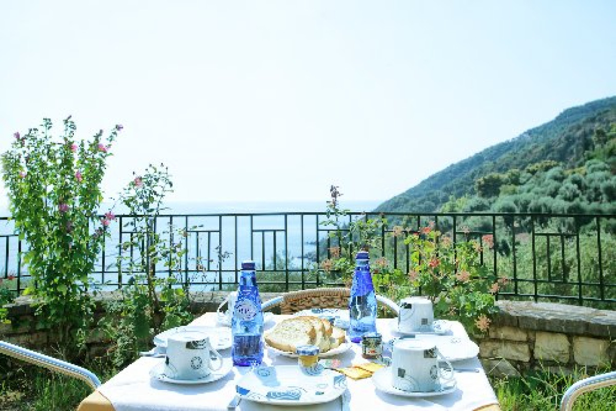 Lichnos Bay Village Hotel